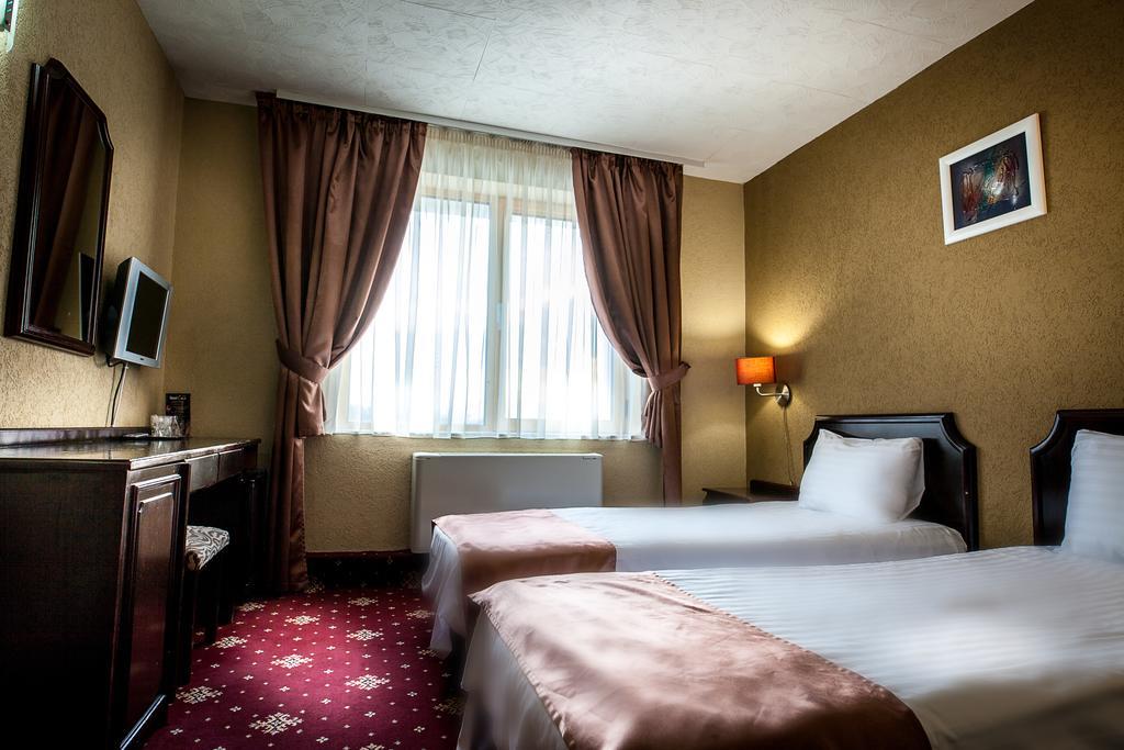 Hotel Ciao Târgu-Mureş Esterno foto