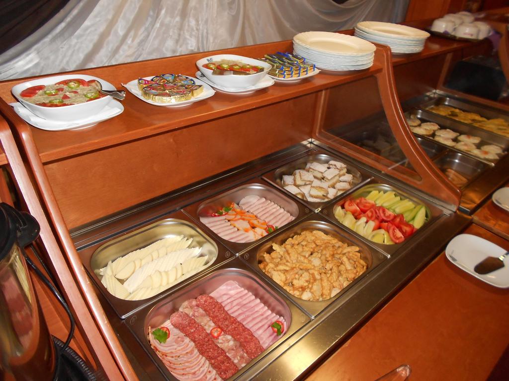 Hotel Ciao Târgu-Mureş Esterno foto